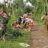 Bhabinkamtibmas dan Babinsa Desa Begendeng Kompak Kerja Bakti Bersama Warga