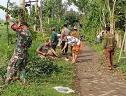 Bhabinkamtibmas dan Babinsa Desa Begendeng Kompak Kerja Bakti Bersama Warga