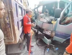 Kecelakaan di Nganjuk, Isuzu Elf Ringsek Tabrak Truk