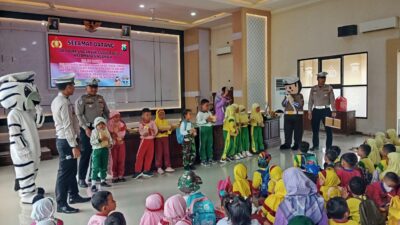 Kunjungan Edukasi PAUD Kecamatan Nganjuk, Anak-anak Dikenalkan Profesi Polisi Sejak Dini – Jelajah Perkara