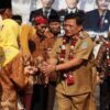 Akibat Celetukan ‘Ubur-Ubur Ikan Lele’, Prosesi Penyambutan Bupati-Wabup Nganjuk Berubah Gelak Tawa