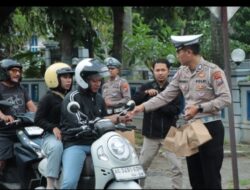 Berkah Ramadan, Polres Nganjuk Bagikan Ratusan Paket Takjil untuk Pengguna Jalan – JURNAL POLISI