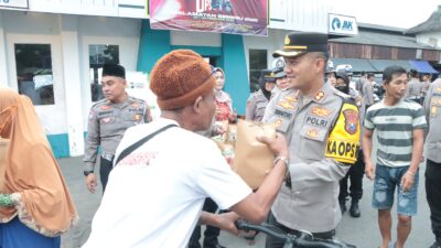 Indahnya Ramadan, Kapolres Nganjuk Bagikan Ratusan Paket Takjil