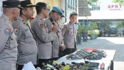 Polres Nganjuk Periksa Kondisi Senjata Api yang Dipakai Para Personel