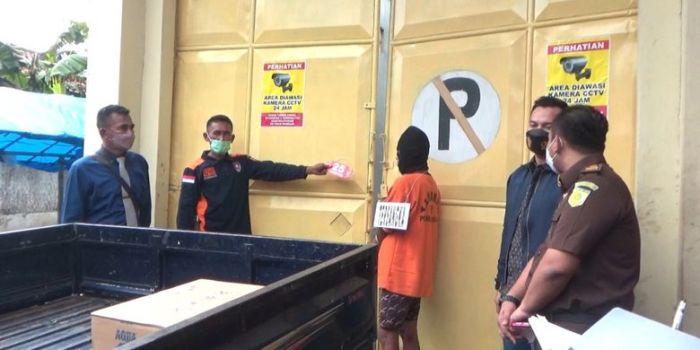 Asli Sultan ๎Nganjuk๎! Ada Pesawat Terparkir di Depan Rumah, Ternyata ... Informasi terkini berita nganjuk hari ini