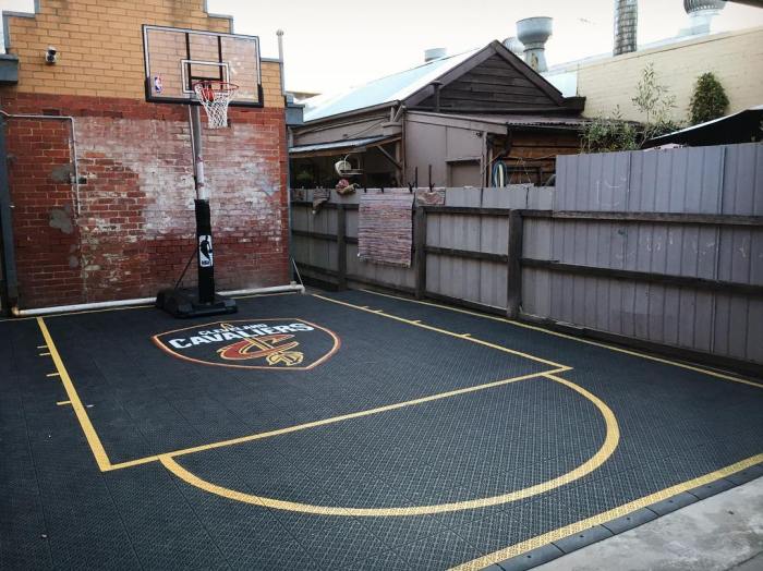 Lantai lapangan basket outdoor