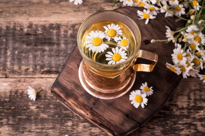 Chamomile Tea When Breastfeeding: Safety, Benefits, and Precautions ...