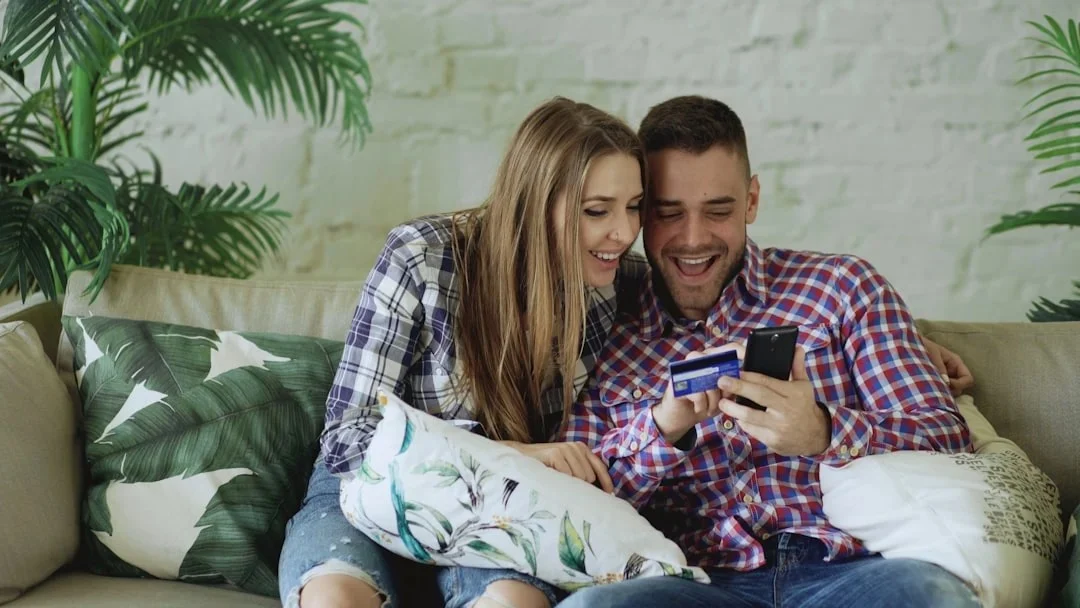 Online Convenience Happy Shopper