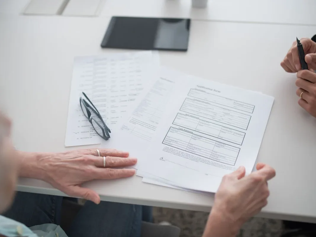 Application Form Hand Signing Contract - Pinjaman Jaminan Sertifikat Rumah