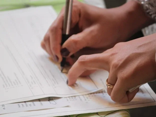 Claim Form Hand Signing - Asuransi Pendidikan