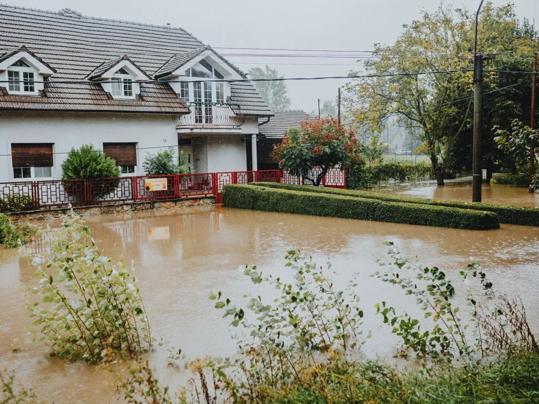 Damaged House Fire Flood - Prosedur Klaim Asuransi
