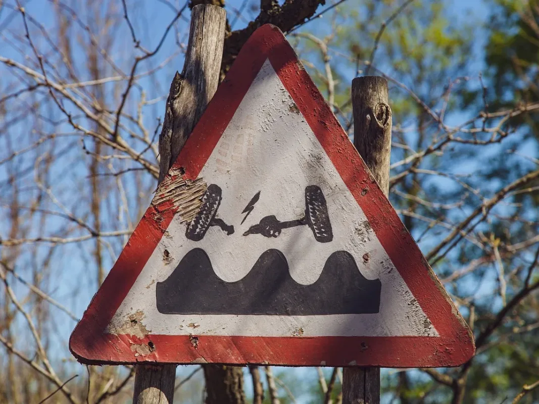 Financial Risk Warning Sign - Kredit Tanpa Agunan