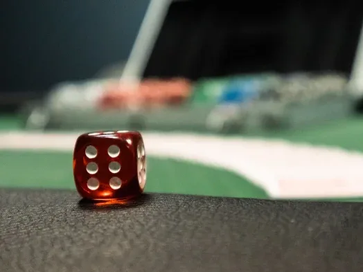 Gamble Risk Assessment Uncertainty - Prinsip Asuransi