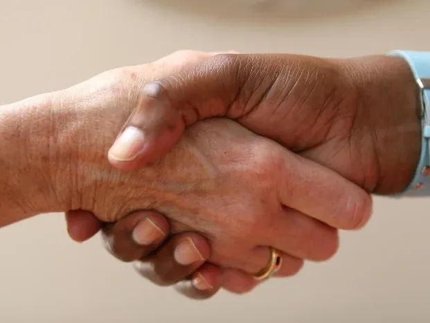 Handshake Trust Contract - Prinsip Asuransi