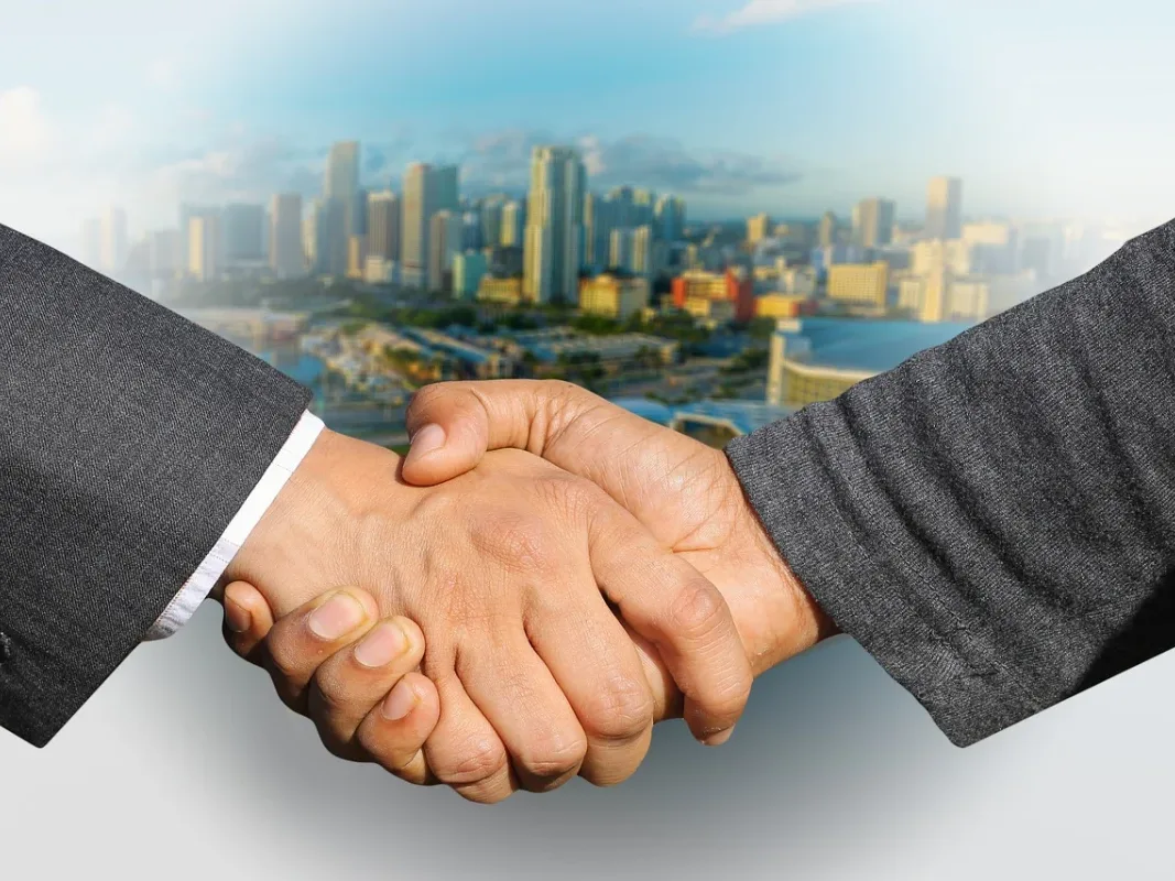 Office Handshake - Cek Polis Asuransi