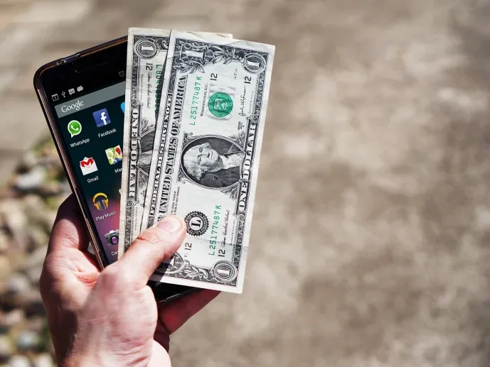 Smartphone Loan Money App - Resiko Pinjaman Online