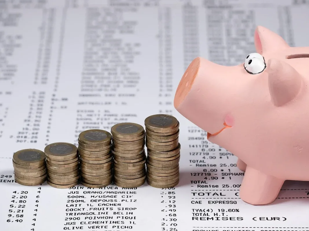 Stress Broken Piggy Bank Bad Credit Score - Gagal Bayar Pinjaman
