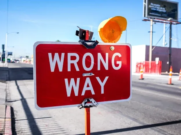 Warning Sign Mistake - Perbandingan Asuransi Kesehatan